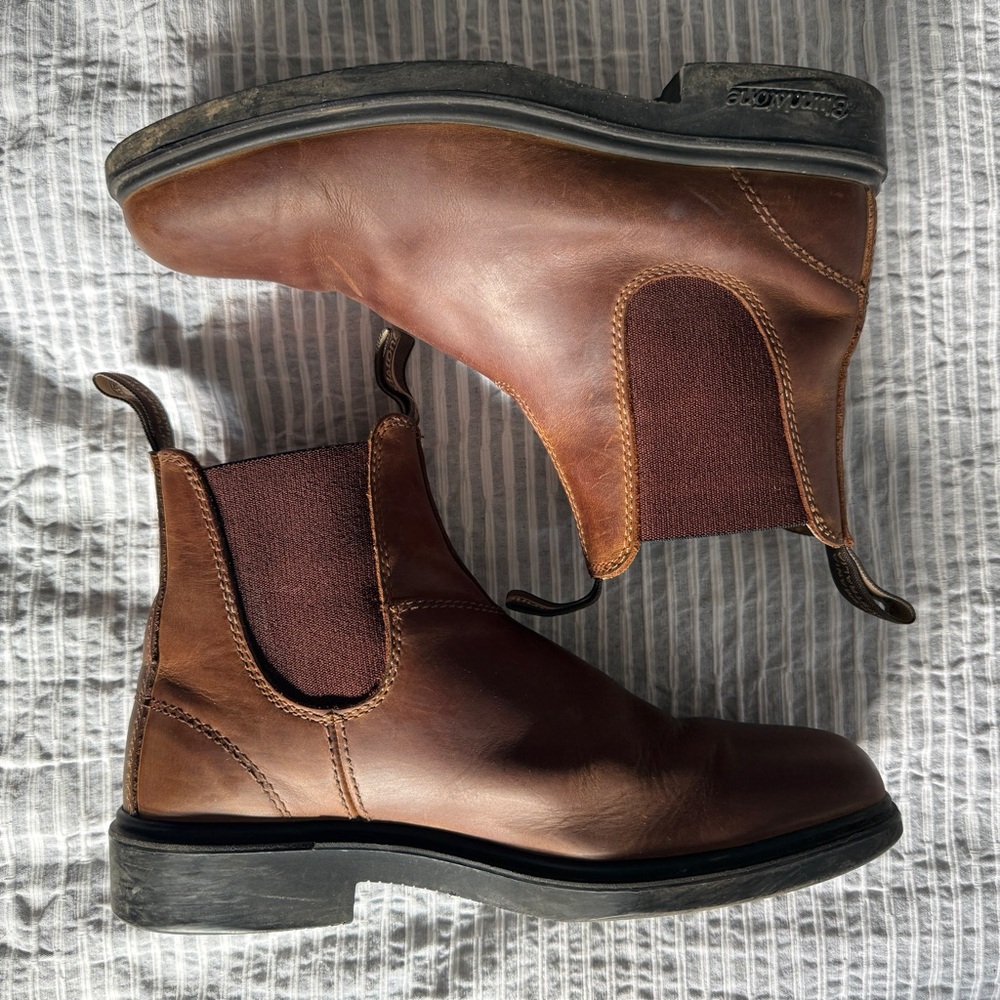 Chisel-toe Chelsea Boots